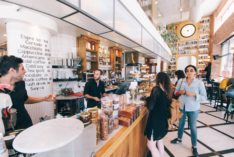 5 Tips For Handling Out-Of-Line Cafe Customers